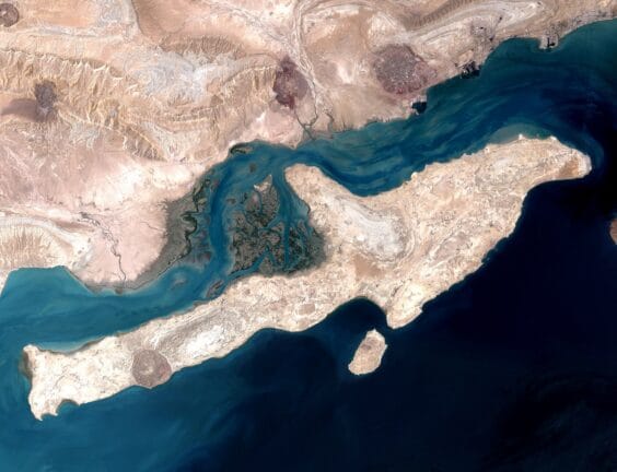 خرید آجر نما در قشم | راهنمای انتخاب بهترین آجر برای اقلیم و معماری جزیره - 2819px QeshmIsland NASA خرید آجر نما در قشم | راهنمای انتخاب بهترین آجر برای اقلیم و معماری جزیره