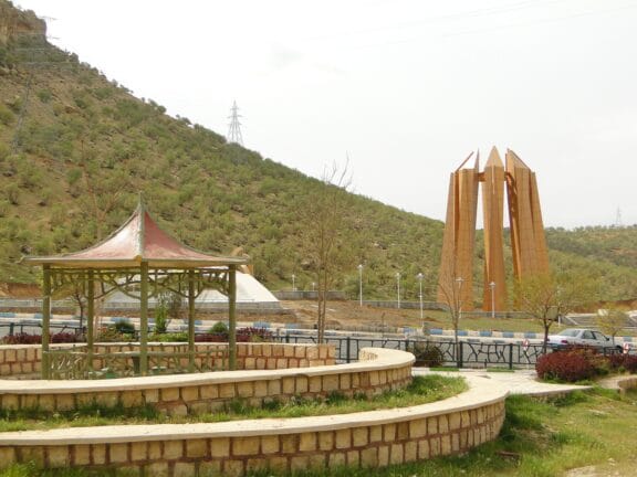 خرید آجر نما در ایلام | راهنمای جامع انتخاب بهترین آجر برای اقلیم و معماری ایلام - 2880px میدان ارغوان خرید آجر نما در ایلام | راهنمای جامع انتخاب بهترین آجر برای اقلیم و معماری ایلام