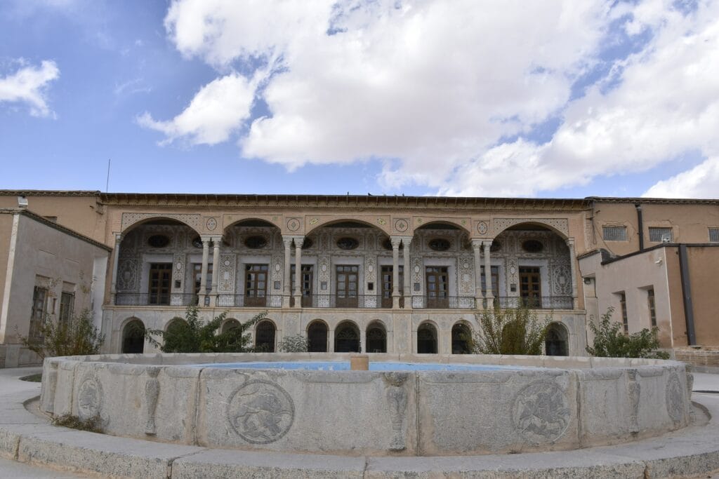 خرید آجر نما در شهرکرد | راهنمای جامع انتخاب بهترین آجر برای نمای ساختمان