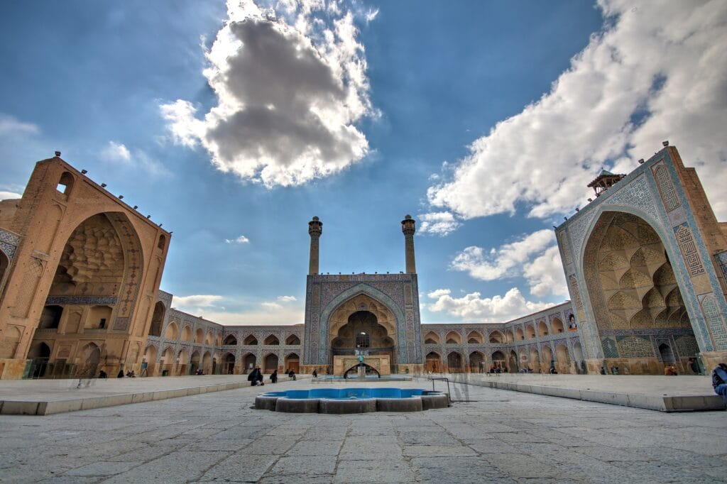 نمای ساختمان سنتی؛ راز اصالت و ماندگاری معماری ایرانی چیست