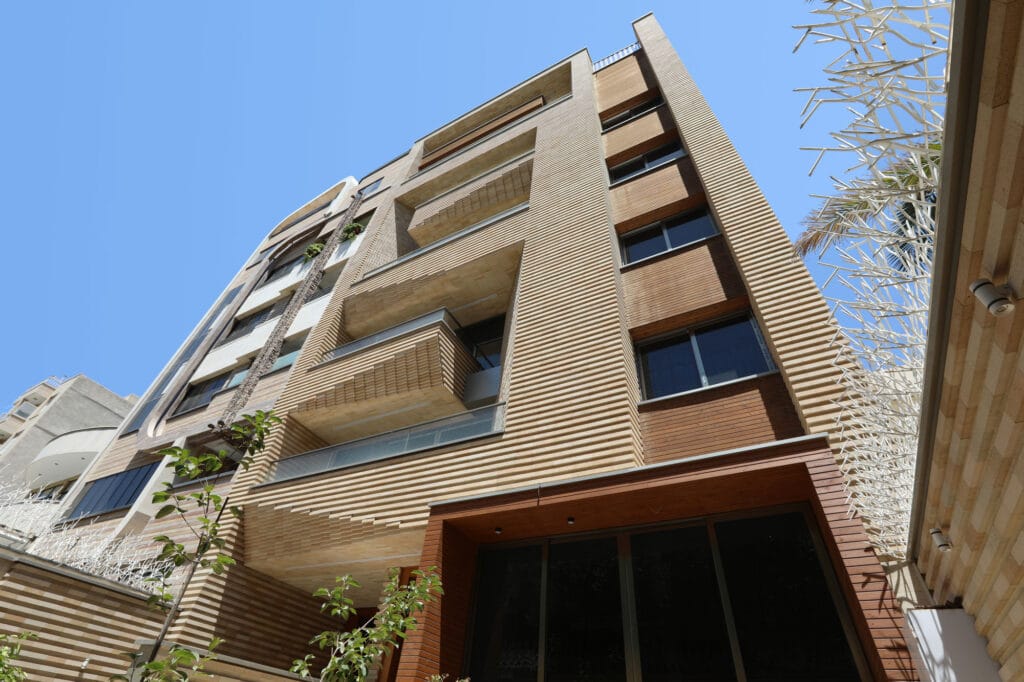 نمای ساختمان با آجر نسوز شاموتی و پایداری محیط زیست