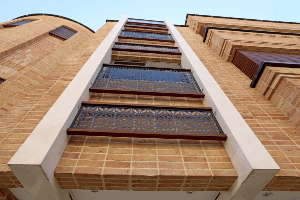 نقش رنگ در نمای ساختمان با آجر نسوز شاموتی