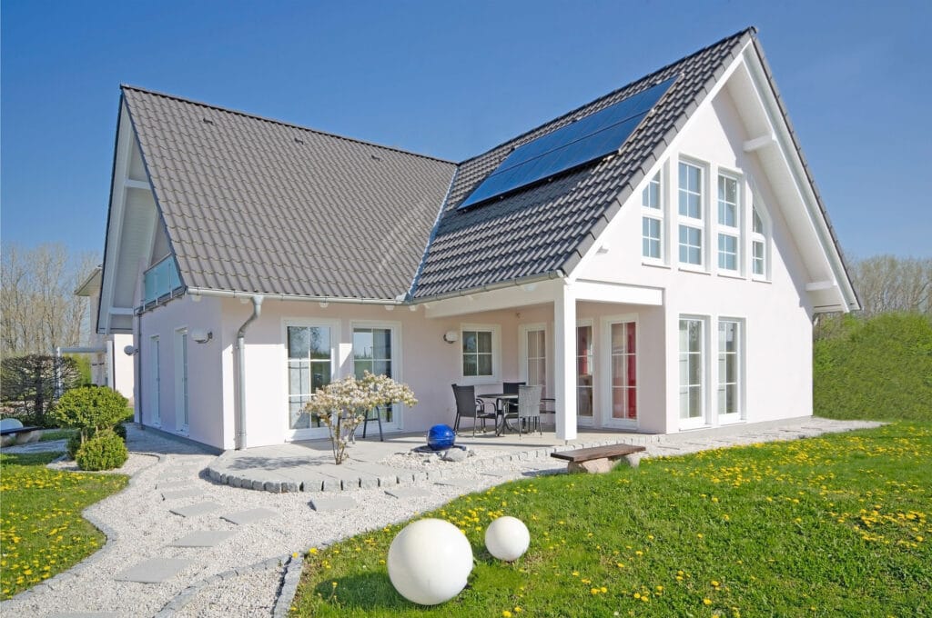 نمای ساختمان سفید: راهنمای جامع انتخاب، طراحی و نگهداری - AdobeStock 108767746 نمای سفید و سبکهای معماری