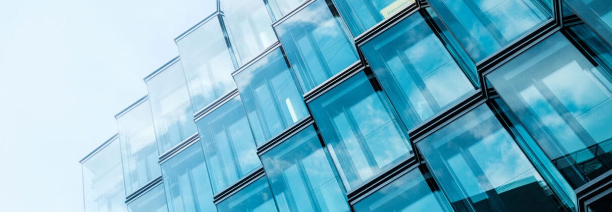 اصول طراحی نمای شیشه‌ای و فریم‌لس: راهنمای جامع برای معماران و سازندگان