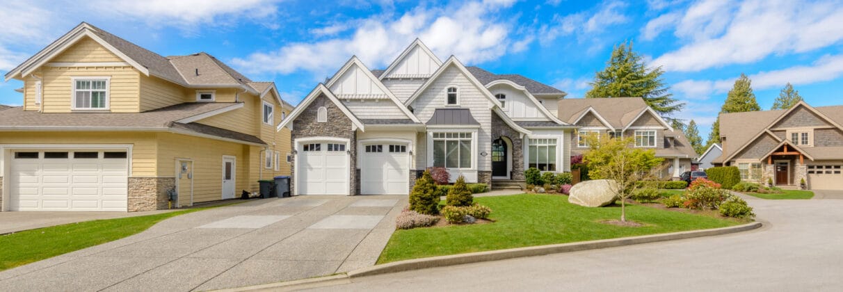 نمای ساختمان شهرکی؛ راهنمای جامع انتخاب و طراحی نما - AdobeStock 812942330 نمای ساختمان شهرکی؛ راهنمای جامع انتخاب و طراحی نما