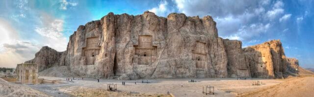 خرید آجر نما در فارس | انتخاب هوشمندانه برای نمایی ماندگار در اقلیم گرم و متنوع - Naghshe Rostam ZPan خرید آجر نما در فارس | انتخاب هوشمندانه برای نمایی ماندگار در اقلیم گرم و متنوع