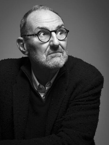 تام مین: معمار شورشی که معماری را به چالش کشید و آینده را بازتعریف کرد - Thom Mayne 1 تام مین: معمار شورشی که معماری را به چالش کشید و آینده را بازتعریف کرد