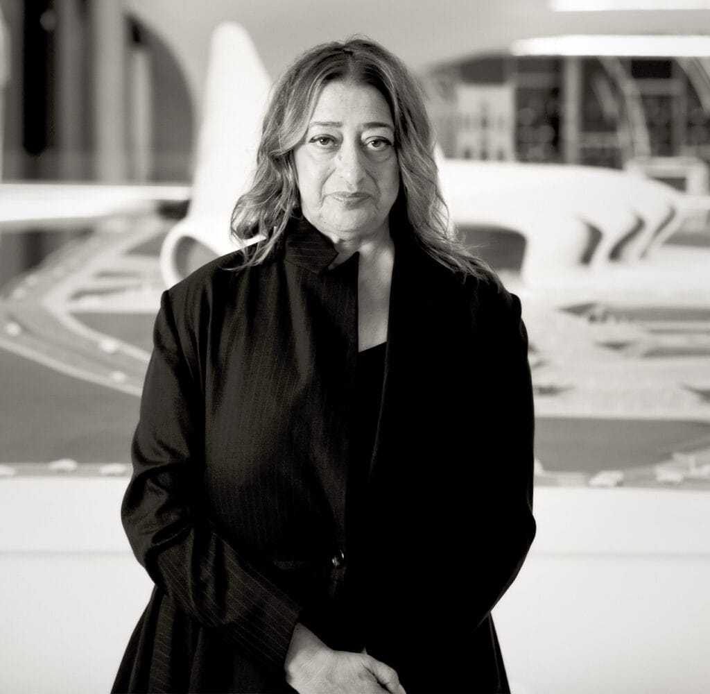 زاها حدید: معمار منحنیها که جهان را با جریان سیال فتح کرد - Zaha Hadid in Heydar Aliyev Cultural center in Baku nov 2013 1 زاها حدید: معمار منحنیها که جهان را با جریان سیال فتح کرد