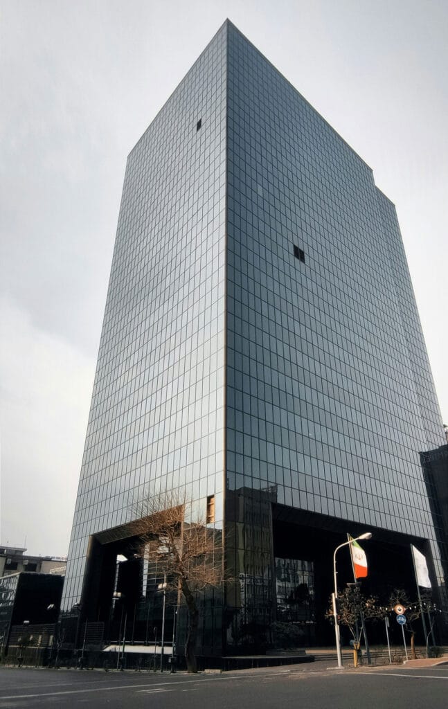 نمای ساختمان مدرن ایرانی: تلفیقی از سنت و نوآوری در طراحی نما - ahmad pishnamazi iTWnKSwPdkY unsplash المانها و متریالهای پرکاربرد در نمای مدرن