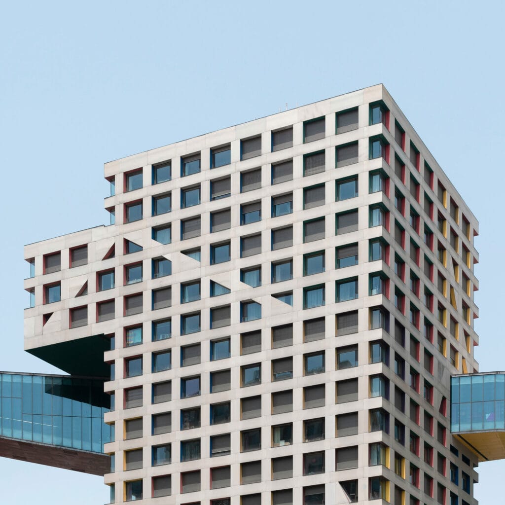 نمای ساختمان با کامپوزیت؛ همه چیز درباره انتخاب نما برای ساختمان شما - alexander tsang xHexTC1ppvg unsplash نگهداری و تمیزکاری نمای ساختمان با کامپوزیت