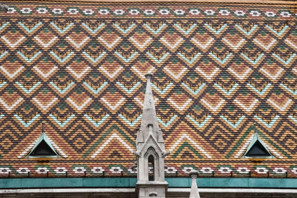 نمای سرامیک ساختمان؛ انتخاب لوکس یا اشتباه پرهزینه؟رازهایی که هیچکس به شما نگفته! - carlos torres sGDks5VSlyY unsplash تحلیل فنی خطرات ناشی از نصب نمای سرامیک ساختمان