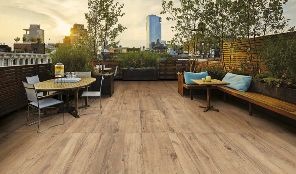 نمای ساختمان با روف گاردن: ترکیب زیبایی، طبیعت و معماری مدرن - emilceramica millelegni emilgroup img1941844e0a72db49 16 5103 1 10d8c39 شرایط اقلیمی و تأثیر آن بر نمای ساختمان با روف گاردن