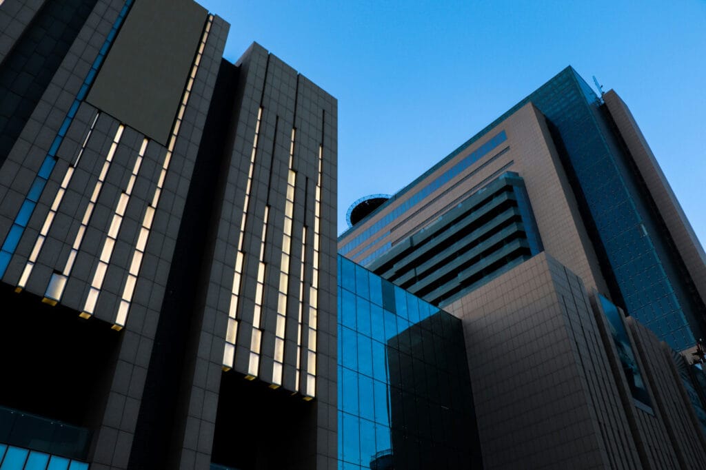 نمونه‌های موفق نمای ساختمان تجاری در ایران و جهان