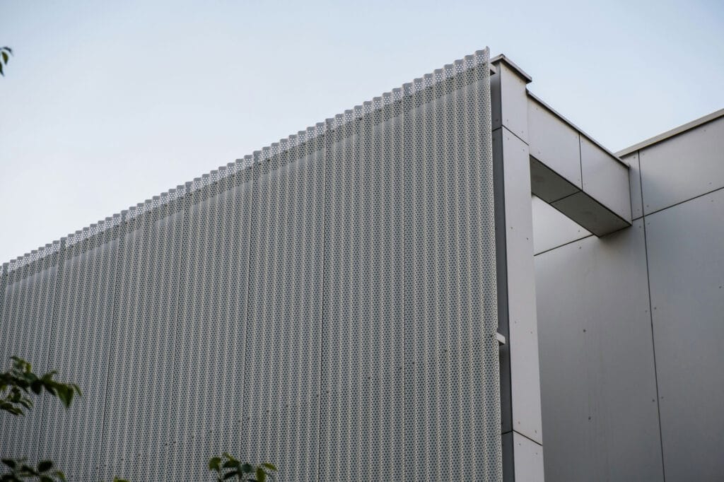 نکات کلیدی در طراحی و اجرای نمای فلزی ساختمان