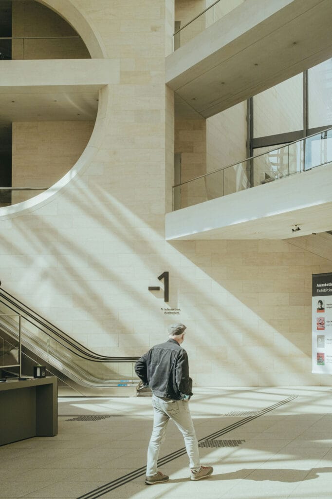 نمای ساختمان بتنی: راهنمای جامع طراحی، اجرا و مزایا