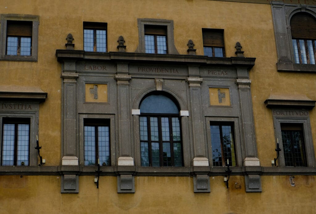 همه چیز درباره نمای رومی ساختمان | نکاتی که بايد بدانید در طراحی و اجرا - raul mermans garcia 9IycJF IlGk unsplash نمای رومی ساختمان چیست و چه ویژگیهایی آن را متمایز میکند؟