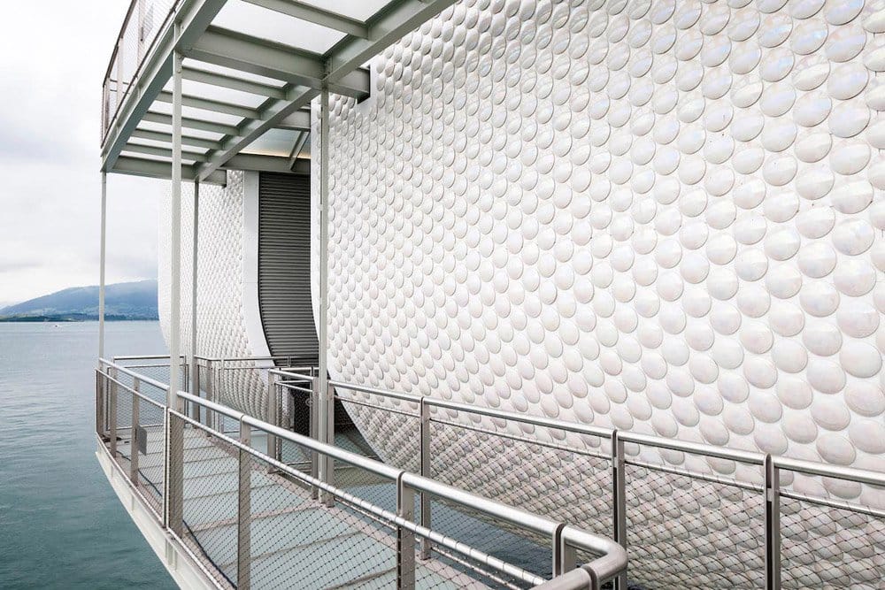 نمای سرامیک ساختمان؛ انتخاب لوکس یا اشتباه پرهزینه؟رازهایی که هیچکس به شما نگفته! - renzo piano centro botin centre RPBW santander spain designboom 05 1 مزایای استفاده از نمای سرامیک ساختمان