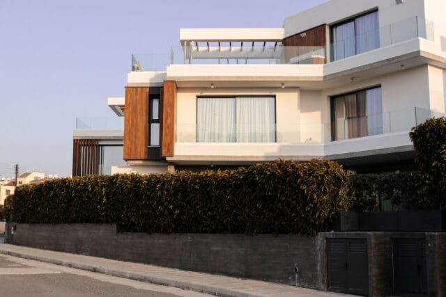 همهچیز درباره نمای ساختمان مدرن رنگی؛ راهنمای کامل - viktoriia kondratiuk zXfCrYNbGFE unsplash همهچیز درباره نمای ساختمان مدرن رنگی؛ راهنمای کامل