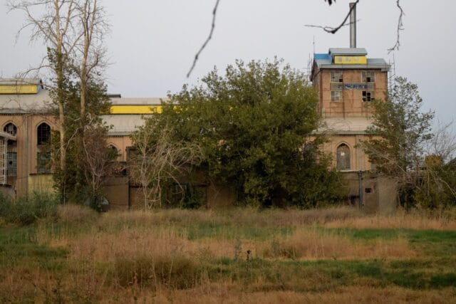 خرید آجر نما در ورامین | راهنمای تخصصی انتخاب بهترین آجر برای اقلیم و معماری شهر - 3240px Varamin sugar refinery 2 خرید آجر نما در ورامین | راهنمای تخصصی انتخاب بهترین آجر برای اقلیم و معماری شهر