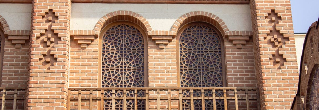 نمای ساختمان با آجر دکوراتیو