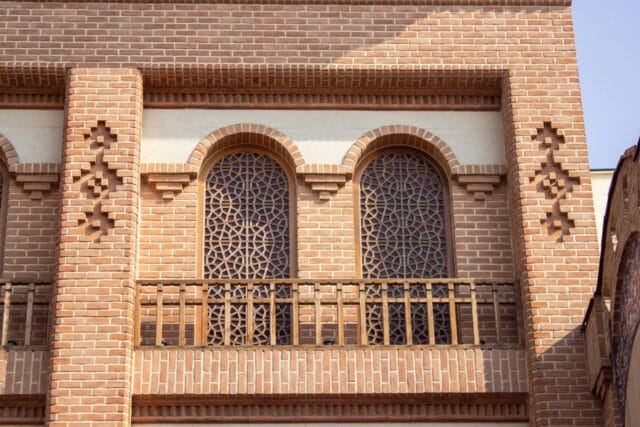 نمای ساختمان با آجر دکوراتیو: راهنمای جامع برای انتخاب بهترین سبک معماری - elham abdi GHWllkMzWQk unsplash نمای ساختمان با آجر دکوراتیو