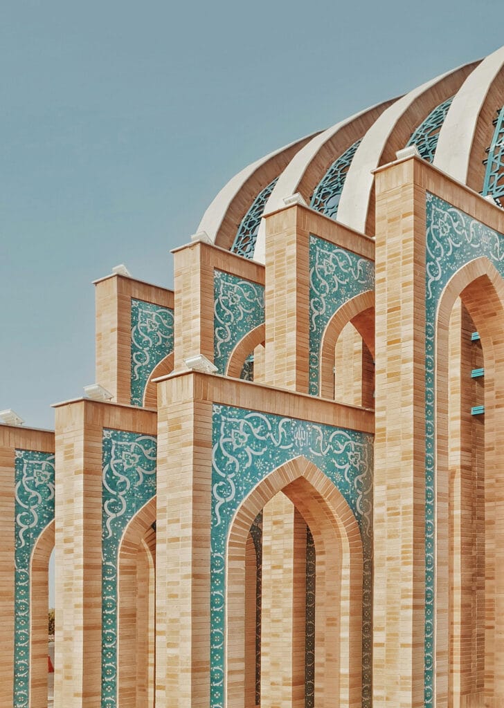 نمای ساختمان با معماری سنتی اسلامی؛ تلفیقی از هنر، فرهنگ و اصالت