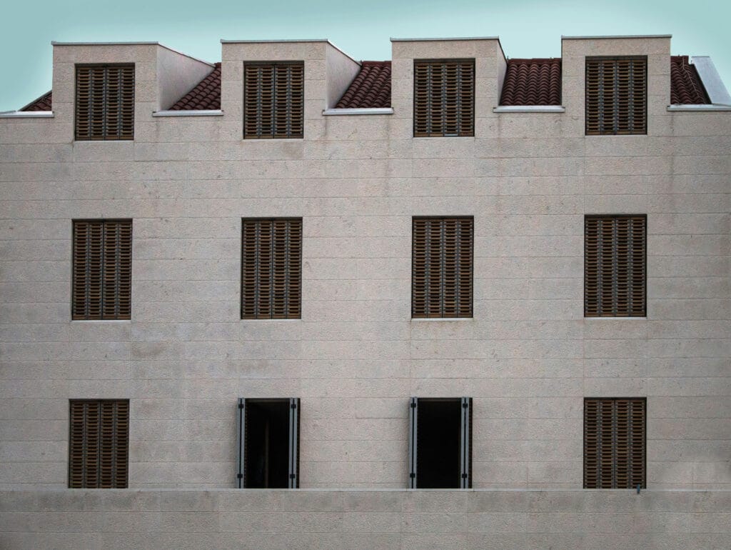 انواع رنگ‌های پرطرفدار در نمای ساختمان با سنگ گرانیت