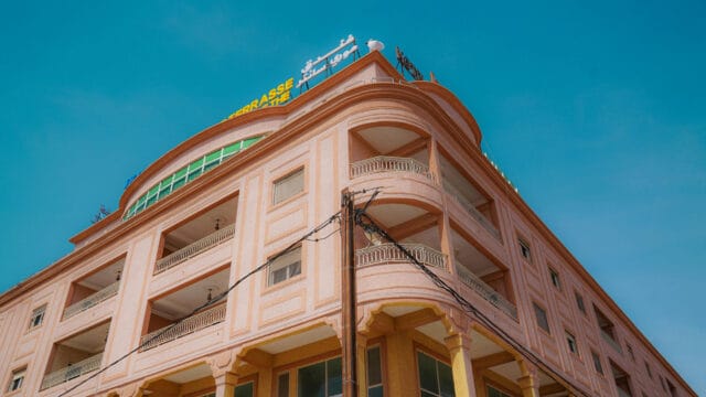 نمای ساختمان آبساب؛ انتخابی مدرن و ماندگار - pexels ben khatry 430197437 17244133 نمای ساختمان آبساب؛ انتخابی مدرن و ماندگار