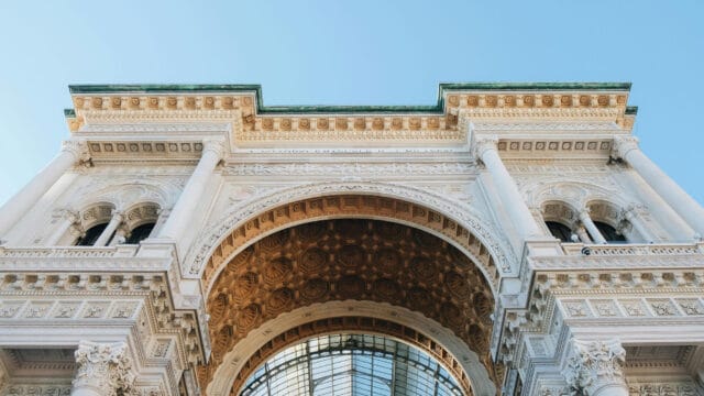 نمای ساختمان قوس دار؛ زیبایی، اصالت و معماری مدرن - pexels berkecanavci 32953461 نمای ساختمان قوس دار؛ زیبایی، اصالت و معماری مدرن