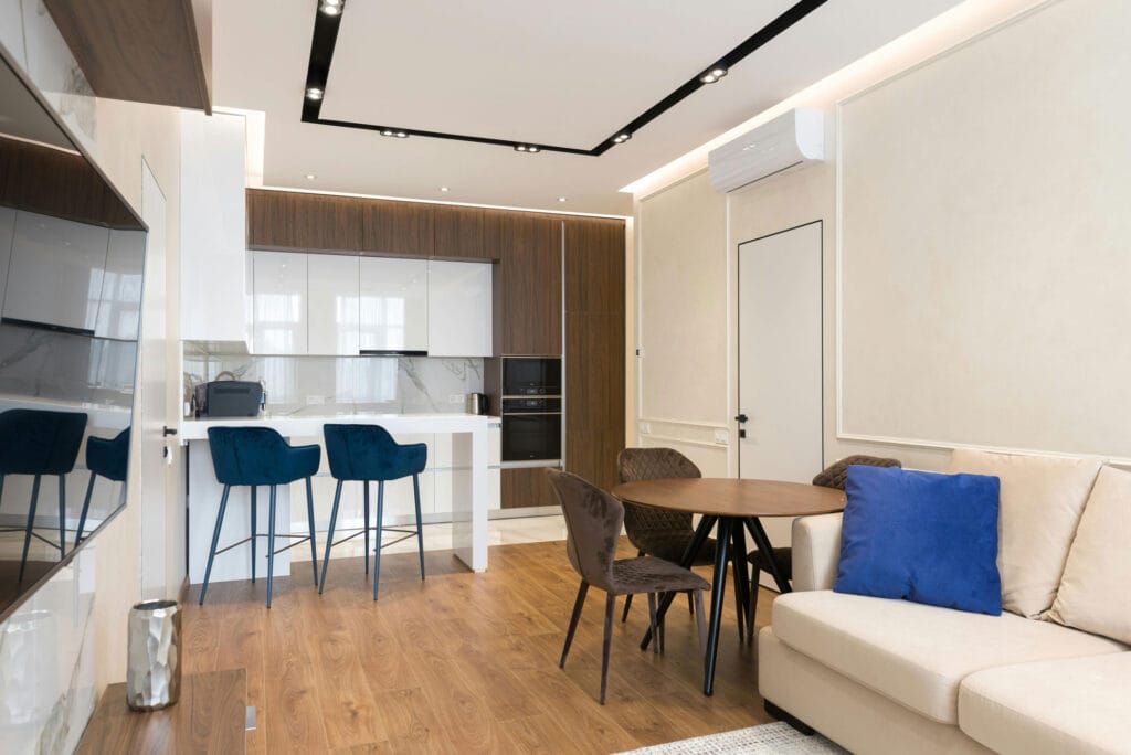 طراحی داخلی آپارتمان کوچک؛ راهنمای کامل برای زیباسازی و بهینهسازی فضا - pexels heyho 6636304 راهکارهای صرفهجویی در هزینه طراحی داخلی آپارتمان کوچک