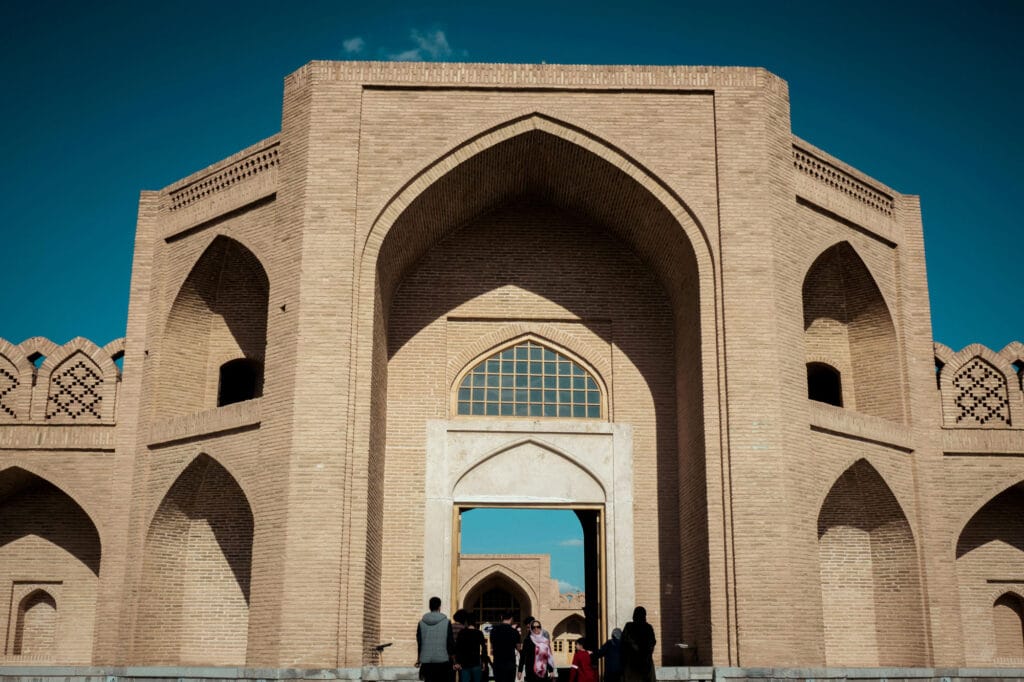 متریال‌های پرکاربرد در نمای ساختمان قوس دار
