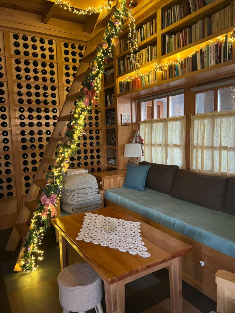 دکوراسیون مینیمال؛ هنر سادگی در طراحی داخلی مدرن - pexels nikolay chagin 2156013532 34004969 دکوراسیون مینیمال؛ هنر سادگی در طراحی داخلی مدرن