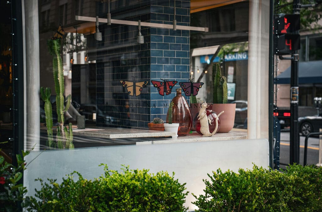 طراحی داخلی با شیشه در سبک‌های مختلف دکوراسیون