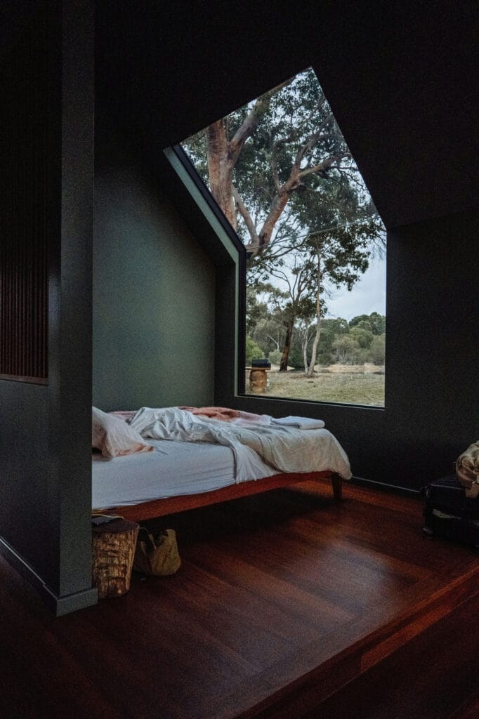 طراحی داخلی سه خوابه؛ راهنمای کامل برای دکوراسیون حرفهای - pexels rachel claire 8112841 طراحی داخلی سه خوابه؛ راهنمای کامل برای دکوراسیون حرفهای