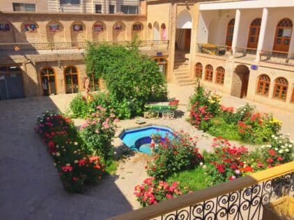 راهنمای خرید آجر آذرخش در بجنورد + بررسی قیمت، اقلیم و نکات مهم