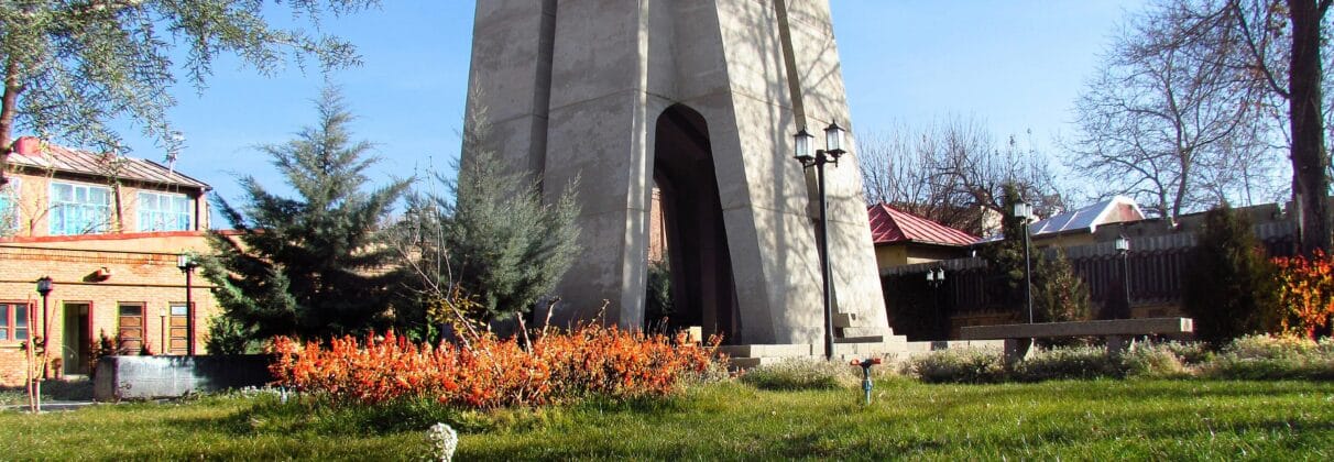 راهنمای جامع خرید آجر آذرخش در مراغه + بررسی قیمت، اقلیم و نکات فنی