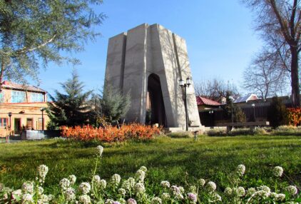 راهنمای جامع خرید آجر آذرخش در مراغه + بررسی قیمت، اقلیم و نکات فنی