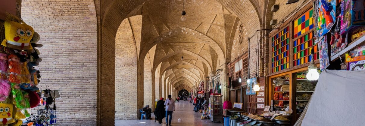 راهنمای خرید آجر آذرخش در کرمان + قیمت، کاربردها و نکات فنی - 3203px Bazaar de Kerman Iran 2016 09 22 DD 38 راهنمای خرید آجر آذرخش در کرمان + قیمت، کاربردها و نکات فنی