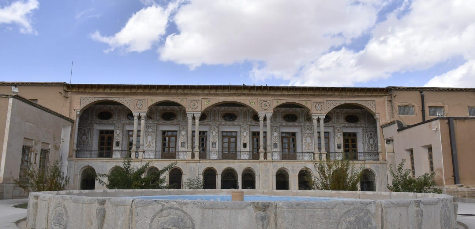 راهنمای خرید آجر آذرخش در شهرکرد + قیمت، اقلیم و نکات فنی