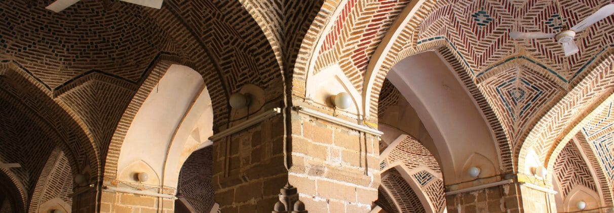 راهنمای خرید آجر آذرخش در دزفول + بررسی قیمت، کاربردها و نکات فنی