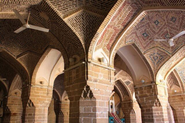 راهنمای خرید آجر آذرخش در دزفول + بررسی قیمت، کاربردها و نکات فنی