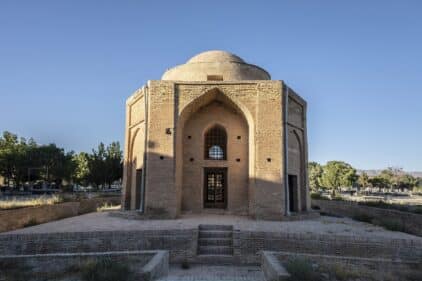 خرید آجر آذرخش در خراسان شمالی؛ راهنمای انتخاب هوشمند برای نمای ماندگار