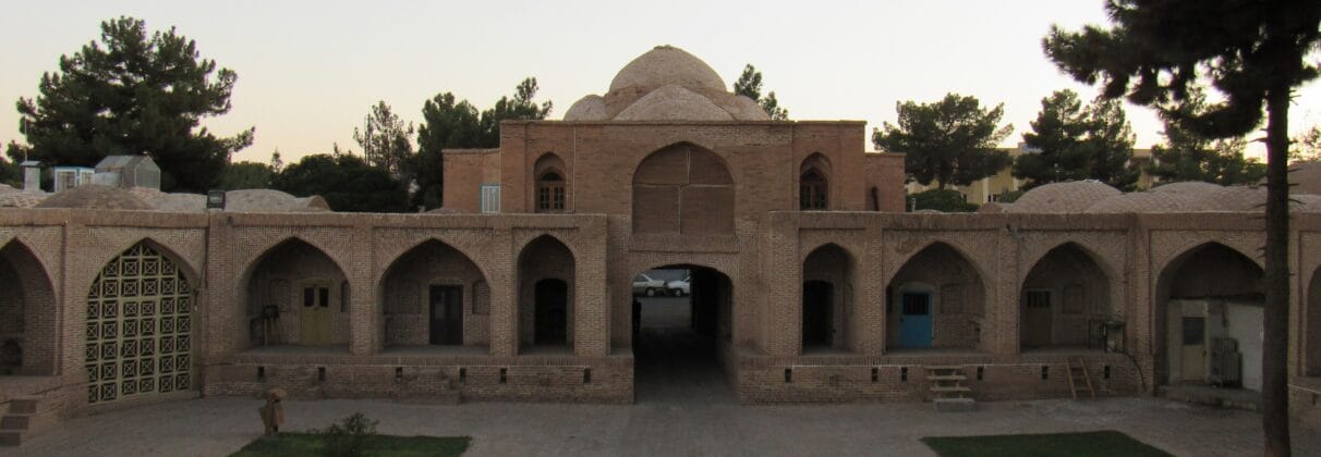 راهنمای خرید آجر آذرخش در سبزوار + بررسی قیمت، اقلیم و نکات اجرایی