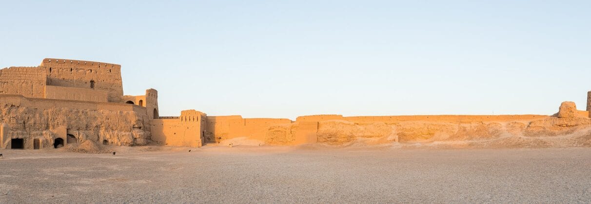 خرید آجر آذرخش در میبد | راهنمای جامع انتخاب، قیمت و کاربردها - 3840px Ciudadela de Meybod Iran 2016 09 20 DD 24 29 PAN خرید آجر آذرخش در میبد | راهنمای جامع انتخاب، قیمت و کاربردها