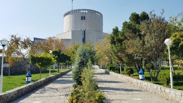 خرید آجر آذرخش در مشهد | راهنمای جامع انتخاب، قیمت و نکات فنی برای معماران مشهدی