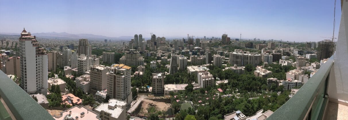 راهنمای خرید آجر آذرخش در تهران شرق | بررسی اقلیم، نما و نکات فنی