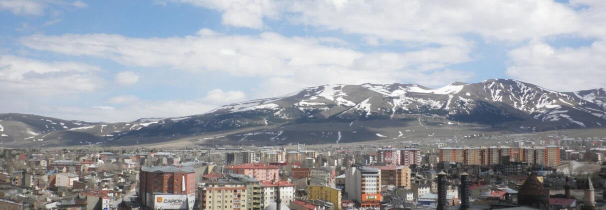 راهنمای خرید آجر آذرخش در ارومیه + قیمت، ویژگیها و نکات تخصصی - Erzurum view راهنمای خرید آجر آذرخش در ارومیه + قیمت، ویژگیها و نکات تخصصی