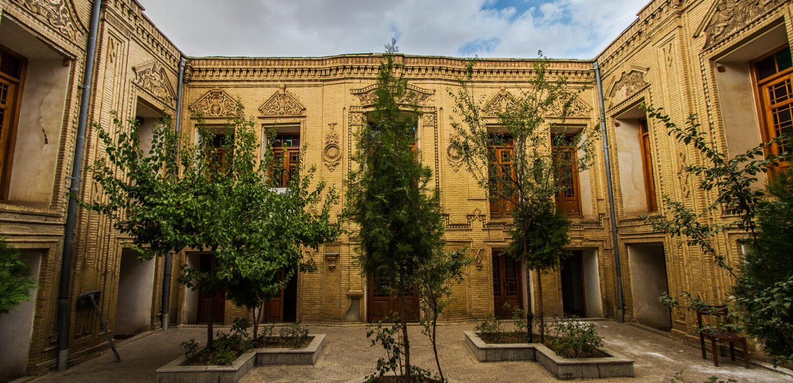 راهنمای خرید آجر آذرخش در اراک + قیمت، نکات فنی و معماری بومی