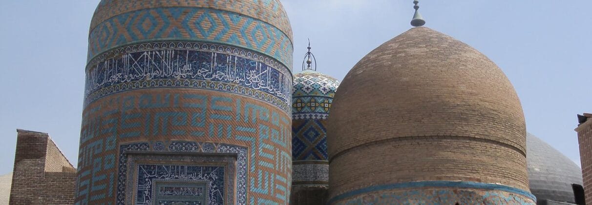 راهنمای خرید آجر آذرخش در اردبیل + قیمت، کاربردها و نکات فنی