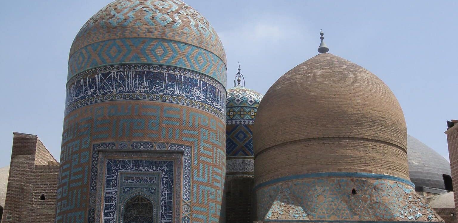راهنمای خرید آجر آذرخش در اردبیل + قیمت، کاربردها و نکات فنی